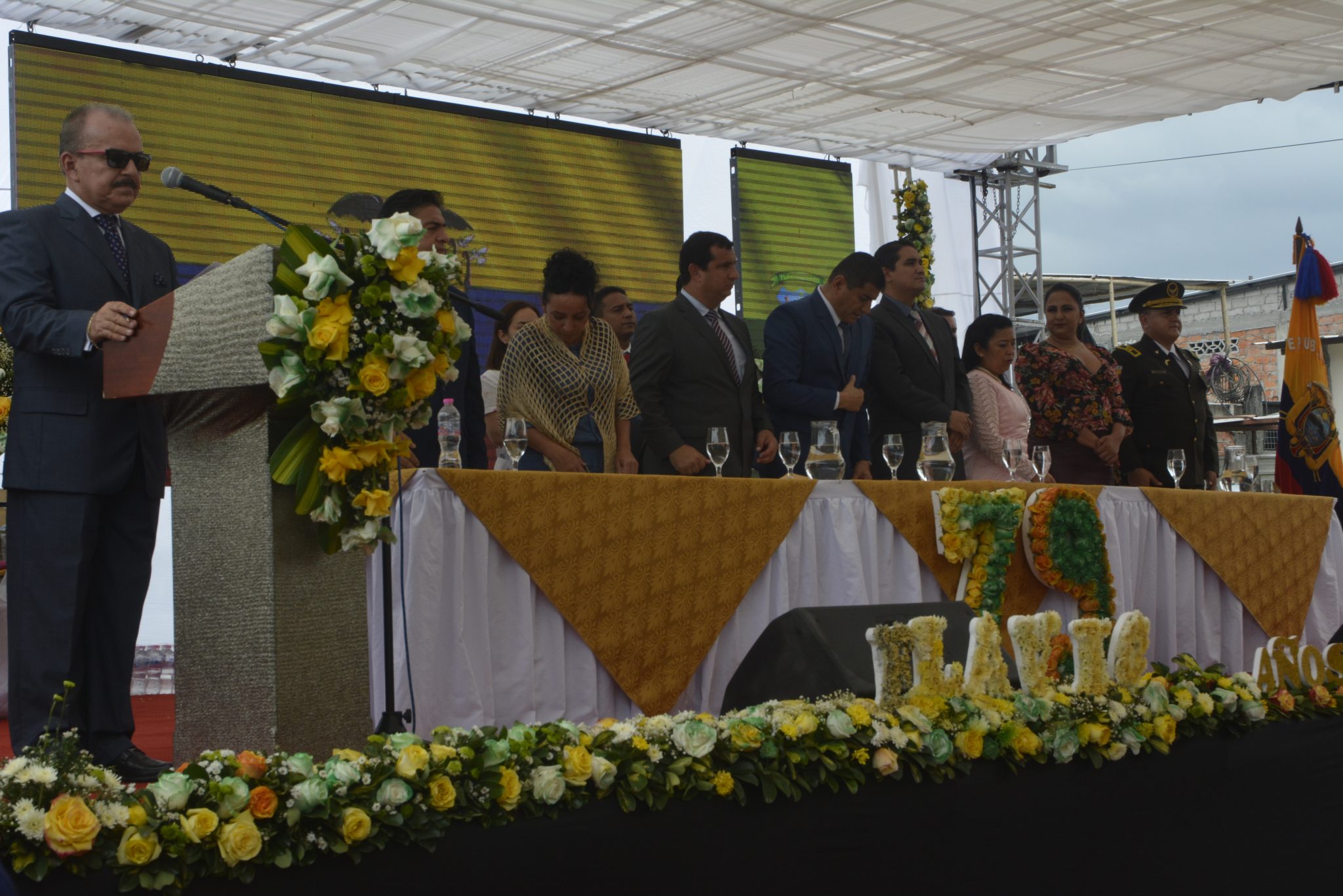 Flavio Alfaro festeja su Fundación con desfile.